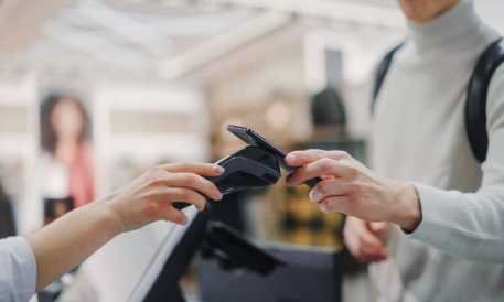 Spanish Banks Challenge U.S. Payment Systems with New Contactless Solution