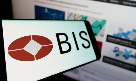 BIS Sounds Alarm on AI Debt Risks Amid Investment Surge