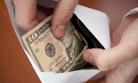 Gen Z Revives Cash Stuffing, Blending Tradition with Modern Finance