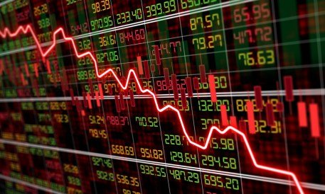Revolving Credit Trends Signal Consumer Caution Amid Economic Pressures