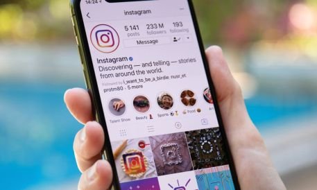 Meta Halts Controversial AI Image Tool Amid Privacy Concerns