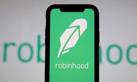 Robinhood Revamps Platinum Card to Address Customer Dissatisfaction