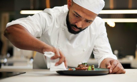 Restaurant Platforms Integrate Embedded Finance to Enhance Merchant Operations