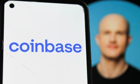 Coinbase CEO Warns Against AI-Only Focus for Crypto Firms