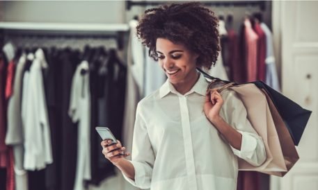 Smartphones Redefine Retail Dynamics in the Gulf Market